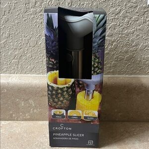 Crofton Pineapple Slicer, New